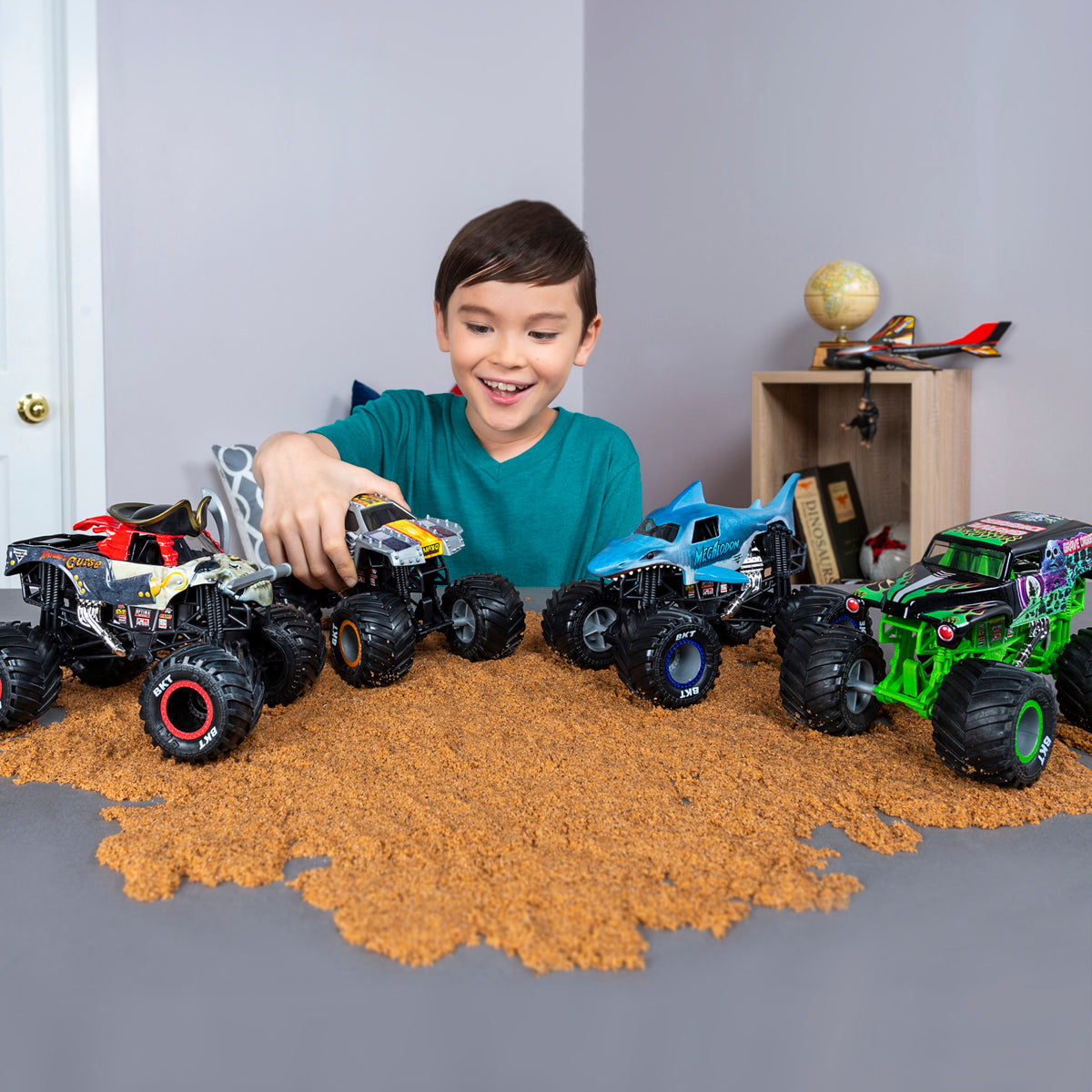  Monster Jam, Official Max D Monster Truck, Die-Cast Vehicle,  1:24 Scale : Toys & Games